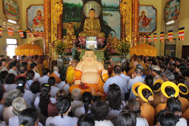 Đồng Tháp: Cung Nghinh Xá Lợi Phật