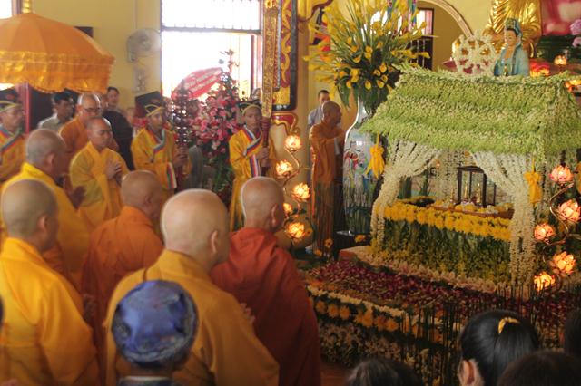 Đồng Tháp: Cung Nghinh Xá Lợi Phật