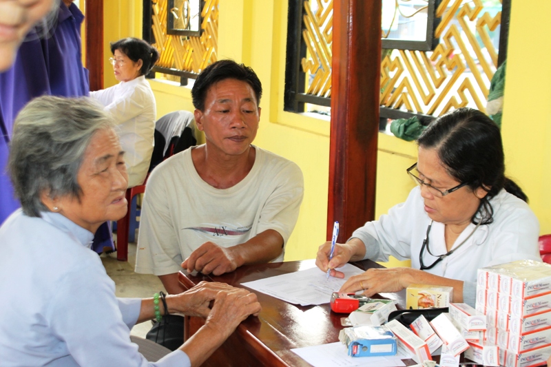 Đồng Tháp: Đoàn Y Bác Sĩ Khám Bệnh Từ Thiện