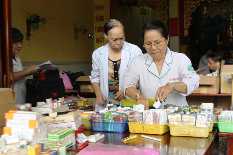 Đồng Tháp: Đoàn Y Bác Sĩ Khám Bệnh Từ Thiện