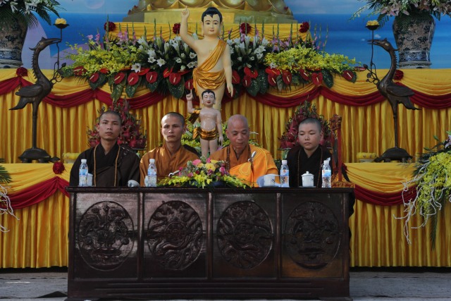 Thái Bình: Lễ quy y Tam Bảo và chương trình văn nghệ mừng Phật đản tại chùa Từ Xuyên