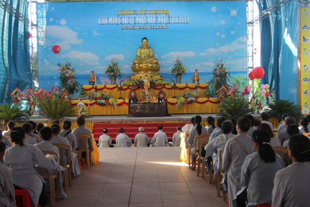 Thái Bình: Lễ quy y Tam Bảo và chương trình văn nghệ mừng Phật đản tại chùa Từ Xuyên