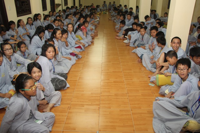 Thái Bình: Gần 1000 thiện sinh về chùa Từ Xuyên dự khóa tu sen hồng