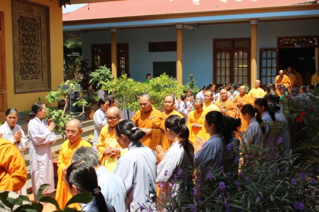 ĐakLak: Chùa Liên Trì Tổ Chức Lễ Tắm Phật Và Cúng Dường Trai Tăng Nhân Dịp Phật Đản PL 2559