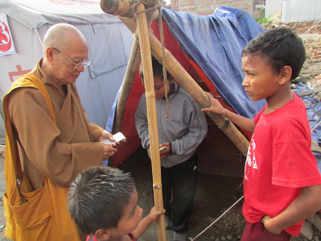 Bản tin số 4: Ngày thứ ba cứu trợ nạn nhân động đất tại Nepal