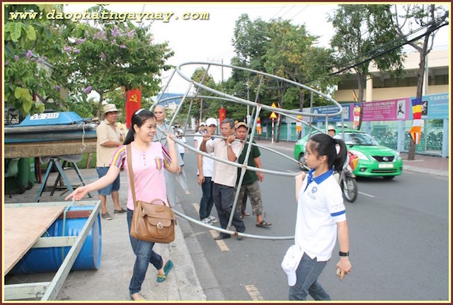 TP. HCM: Quan Âm tu viện hạ thuỷ 7 đoá sen vàng  trên kênh Nhiêu Lộc