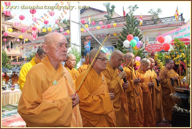 Bình Dương: Ban Trị Sự PG.Huyện Thuận An  Chào mừng đại lễ PD.2559