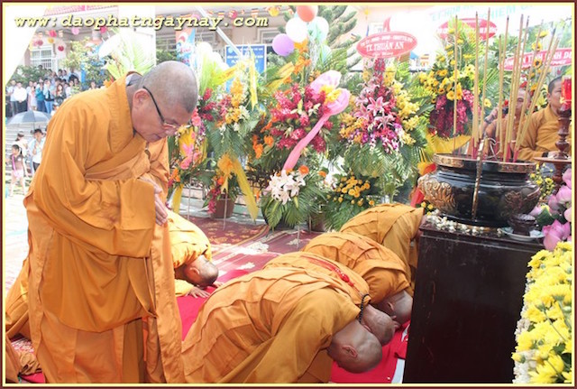 Bình Dương: Ban Trị Sự PG.Huyện Thuận An  Chào mừng đại lễ PD.2559