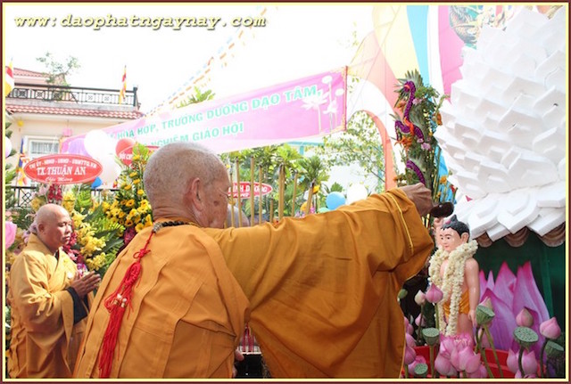 Bình Dương: Ban Trị Sự PG.Huyện Thuận An  Chào mừng đại lễ PD.2559