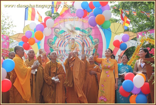 Bình Dương: Ban Trị Sự PG.Huyện Thuận An  Chào mừng đại lễ PD.2559