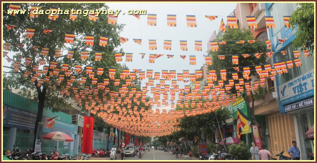 TP. HCM - Bình Dương: Không khí Phật đản 2559 tại một số tự viện