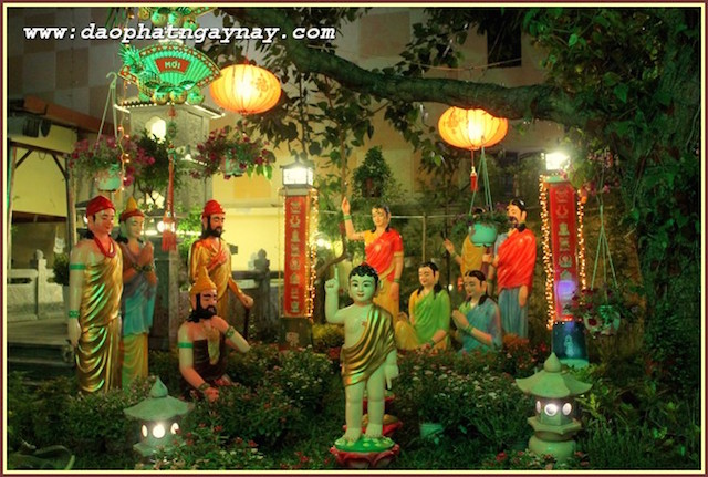 TP.HCM: Quan Âm Tu Viện thắp sáng bảy đoá sen vàng trong tuần Lễ Phật Đản - PL .2559