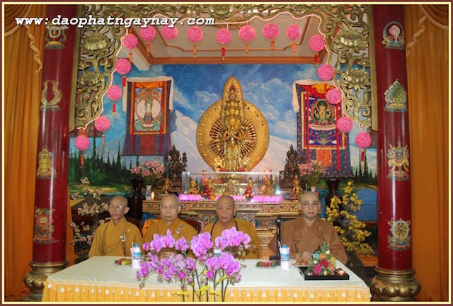 TP.HCM: Quan Âm Tu Viện thắp sáng bảy đoá sen vàng trong tuần Lễ Phật Đản - PL .2559