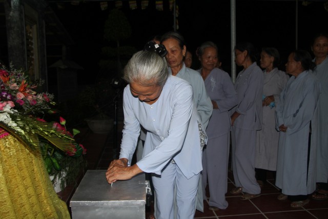 Thái Bình: Chùa Hưng Long lập “hòm không đốt vàng mã để làm từ thiện”
