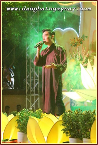 TP.HCM: Quan Âm Tu Viện thắp sáng bảy đoá sen vàng trong tuần Lễ Phật Đản - PL .2559