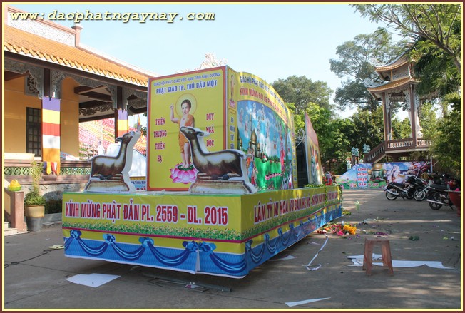 Bình Dương: Chùm ảnh không khí chuẩn bị cho đại lễ Phật đản PL 2559
