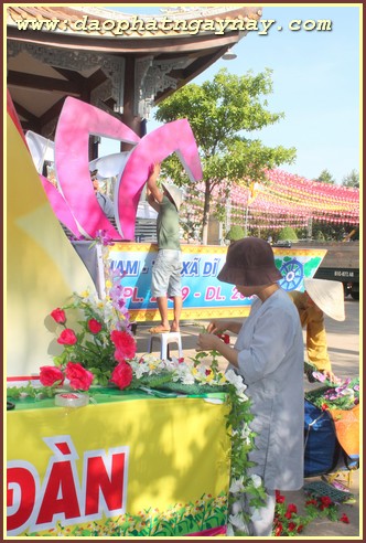 Bình Dương: Chùm ảnh không khí chuẩn bị cho đại lễ Phật đản PL 2559