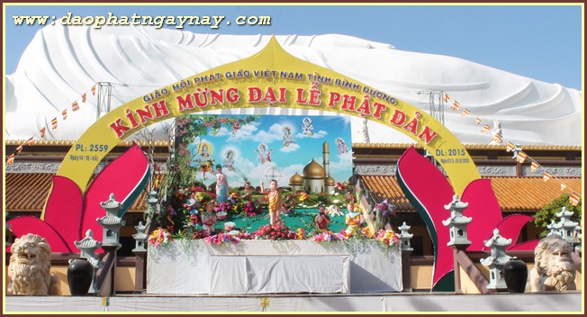 Bình Dương: Chùm ảnh không khí chuẩn bị cho đại lễ Phật đản PL 2559