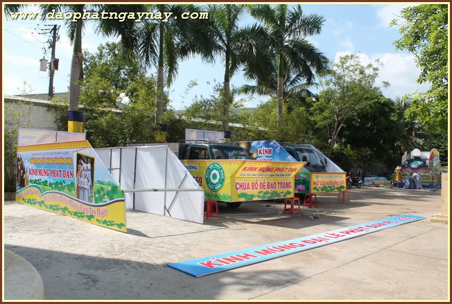 Bình Dương: Chùm ảnh không khí chuẩn bị cho đại lễ Phật đản PL 2559