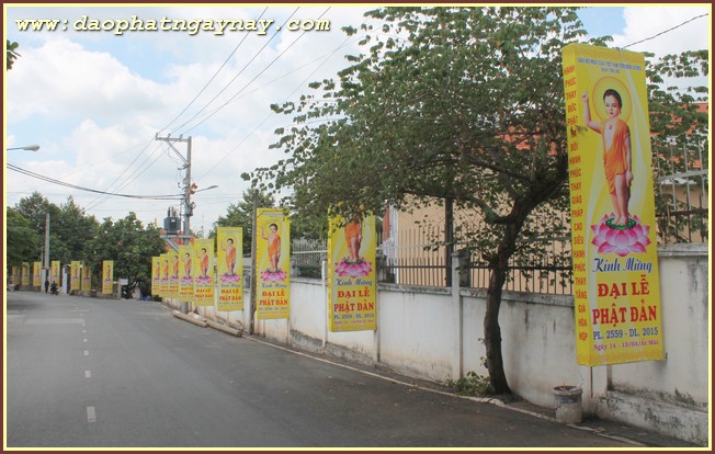 Bình Dương: Chùm ảnh không khí chuẩn bị cho đại lễ Phật đản PL 2559