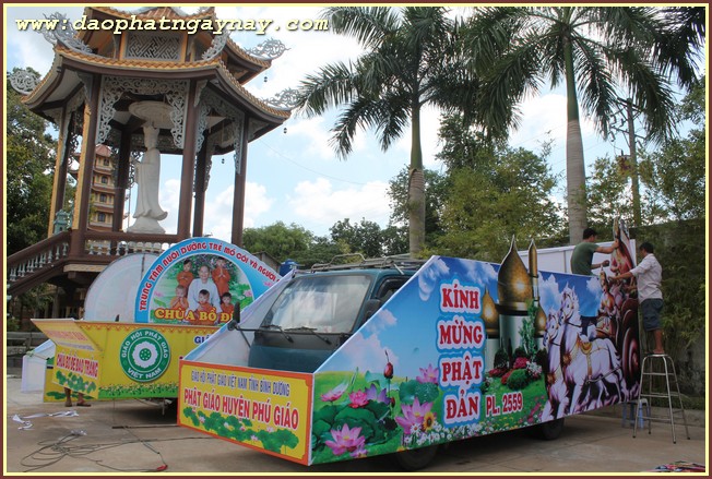 Bình Dương: Chùm ảnh không khí chuẩn bị cho đại lễ Phật đản PL 2559