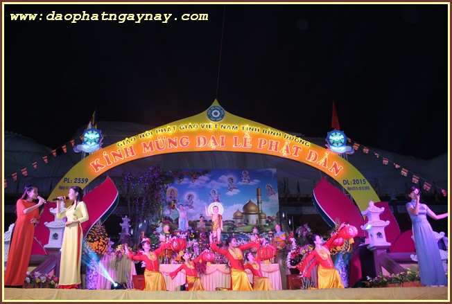 Bình Dương: Tưng bừng diễu hành xe hoa chào mừng Phật đản PL 2559