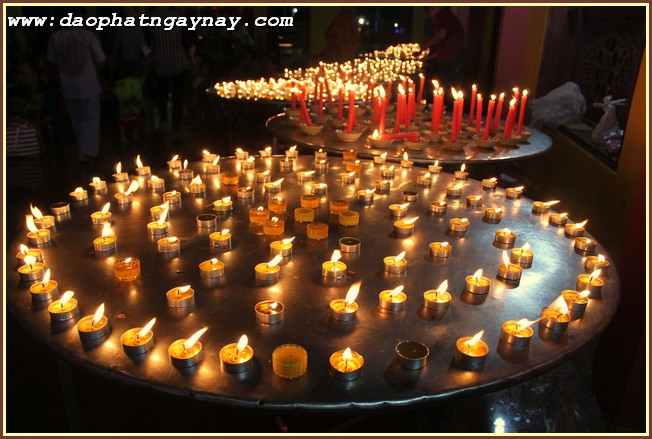 ĐỒNG NAI: Trang Nghiêm Đêm Hội Cúng Đèn Rằm Tháng 4