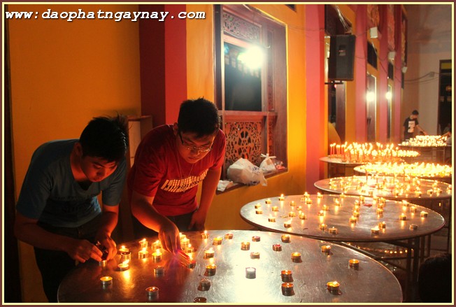 ĐỒNG NAI: Trang Nghiêm Đêm Hội Cúng Đèn Rằm Tháng 4