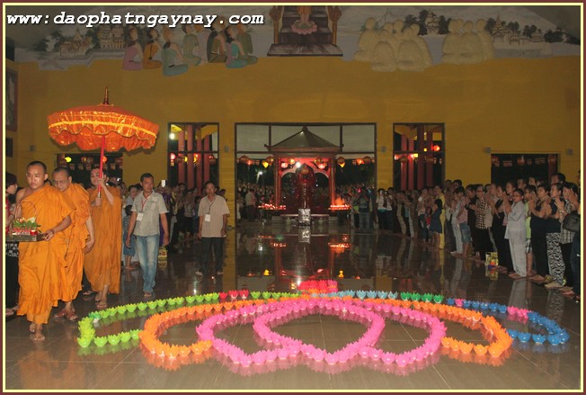 ĐỒNG NAI: Trang Nghiêm Đêm Hội Cúng Đèn Rằm Tháng 4