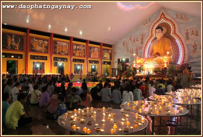 ĐỒNG NAI: Trang Nghiêm Đêm Hội Cúng Đèn Rằm Tháng 4