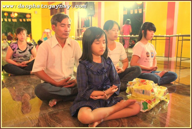 ĐỒNG NAI: Trang Nghiêm Đêm Hội Cúng Đèn Rằm Tháng 4