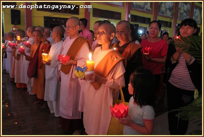 ĐỒNG NAI: Trang Nghiêm Đêm Hội Cúng Đèn Rằm Tháng 4