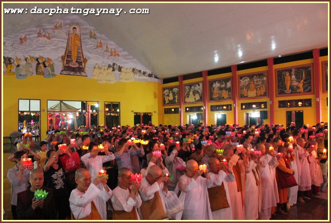 ĐỒNG NAI: Trang Nghiêm Đêm Hội Cúng Đèn Rằm Tháng 4