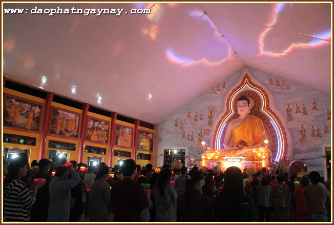 ĐỒNG NAI: Trang Nghiêm Đêm Hội Cúng Đèn Rằm Tháng 4