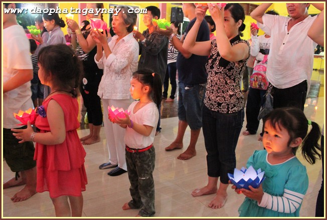 ĐỒNG NAI: Trang Nghiêm Đêm Hội Cúng Đèn Rằm Tháng 4