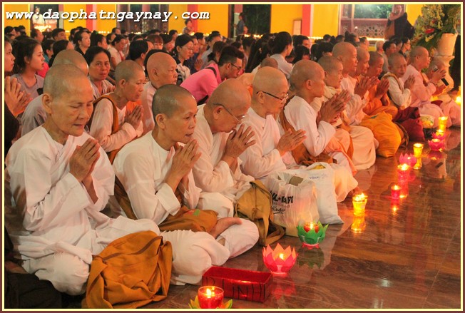 ĐỒNG NAI: Trang Nghiêm Đêm Hội Cúng Đèn Rằm Tháng 4