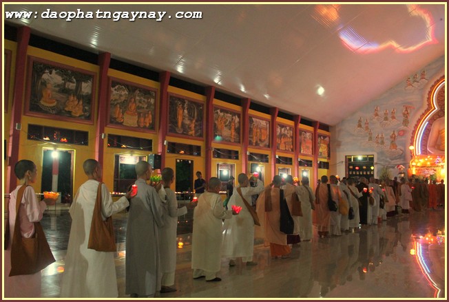 ĐỒNG NAI: Trang Nghiêm Đêm Hội Cúng Đèn Rằm Tháng 4