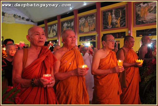 ĐỒNG NAI: Trang Nghiêm Đêm Hội Cúng Đèn Rằm Tháng 4