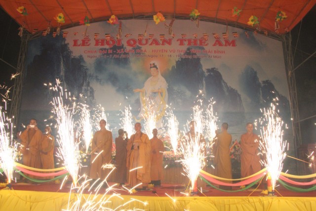 Thái Bình:  Lễ hội hoa đăng vía Quan Thế Âm Bồ tát tại chùa Đại Bi
