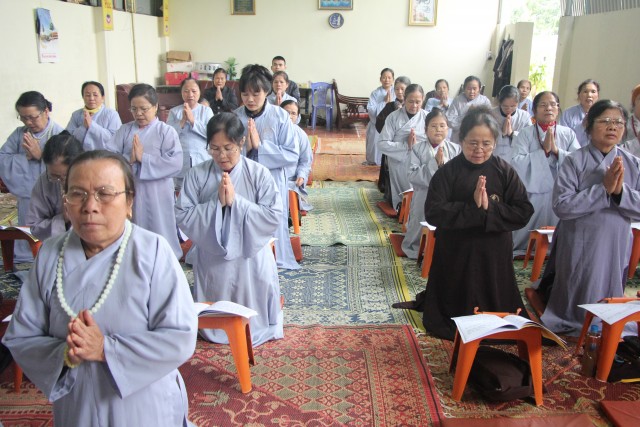 Sơn La: Phật tử về niệm Phật đường Phật Quang tu bát quan trai