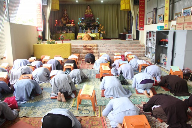 Sơn La: Phật tử về niệm Phật đường Phật Quang tu bát quan trai