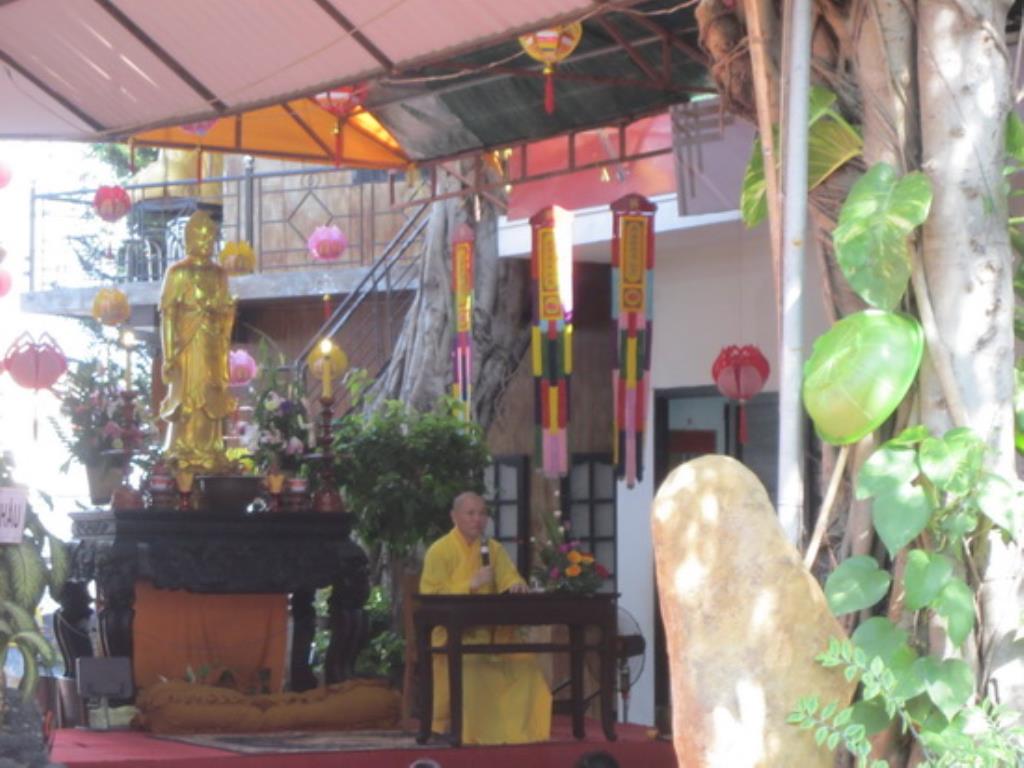 Thượng tọa Thích Chân Tích thuyết giảng tại Nha Trang