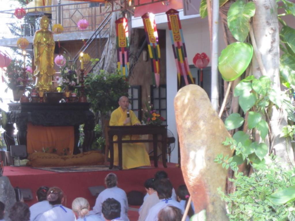 Thượng tọa Thích Chân Tích thuyết giảng tại Nha Trang