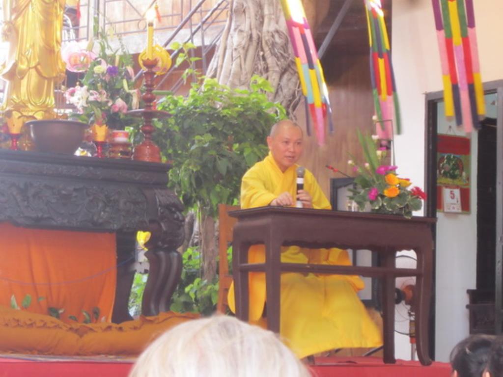 Thượng tọa Thích Chân Tích thuyết giảng tại Nha Trang