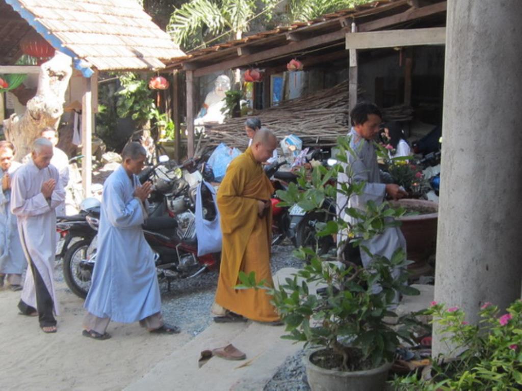 Khóa tu “Một ngày an lạc” ở chùa Long Thọ