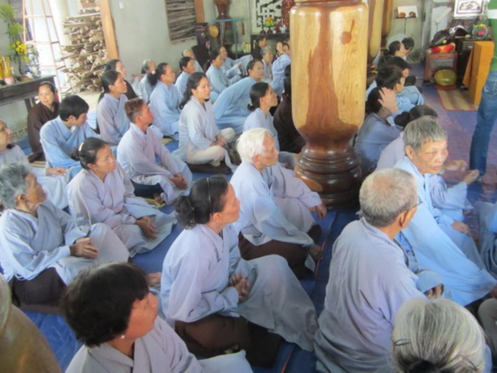 Khóa tu “Một ngày an lạc” ở chùa Long Thọ