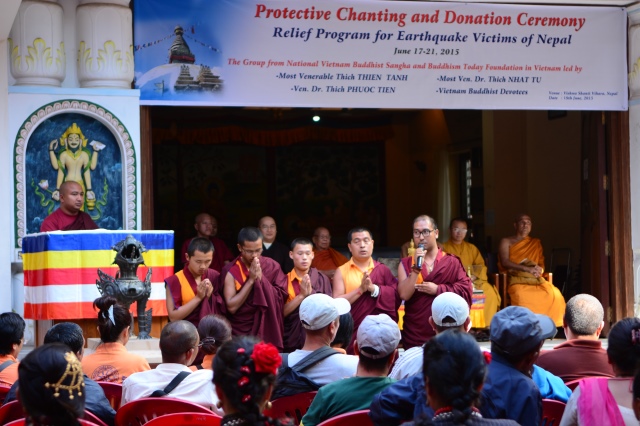 Tin nhanh 2: Đoàn Phật giáo Việt Nam cứu trợ nạn nhân động đất tại Nepal
