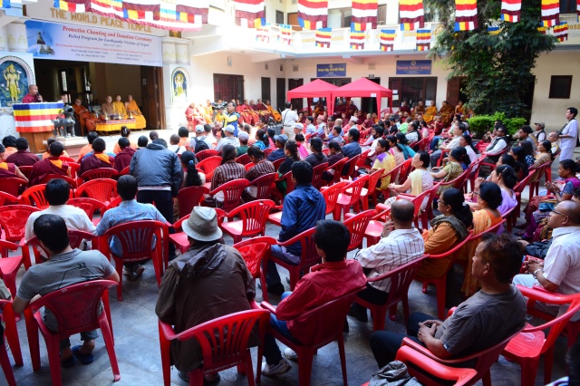 Tin nhanh 2: Đoàn Phật giáo Việt Nam cứu trợ nạn nhân động đất tại Nepal