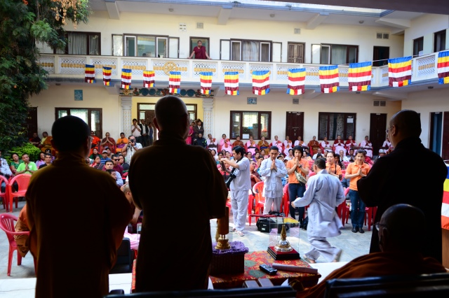 Tin nhanh 2: Đoàn Phật giáo Việt Nam cứu trợ nạn nhân động đất tại Nepal