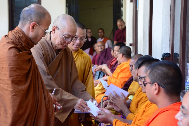 Tin nhanh 2: Đoàn Phật giáo Việt Nam cứu trợ nạn nhân động đất tại Nepal